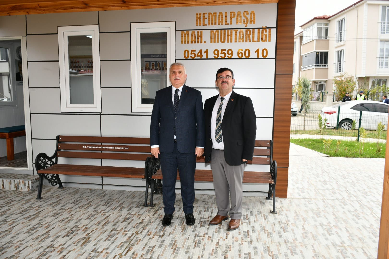 Vali Aziz Yıldırım Kemalpaşa Mahalle Muhtarı Erol Atik’i Ziyaret Etti