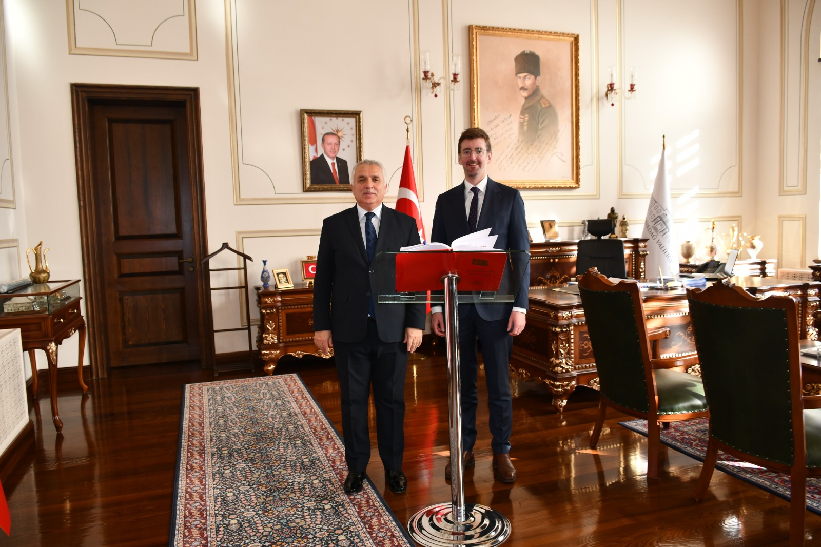 Avustralya Çanakkale Konsolosu Lucas Robson, Vali Aziz Yıldırım’a Veda Ziyaretinde Bulundu