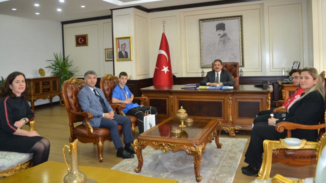Mustafa GÜLER; Türkiye Özel Sporcular Spor Federasyonu Tarafından Antalya’da Düzenlenen Türkiye Atletizm Şampiyonasında Dünya Rekoru Kıran Öğrencilerimizi Makamına Kabul Etti.