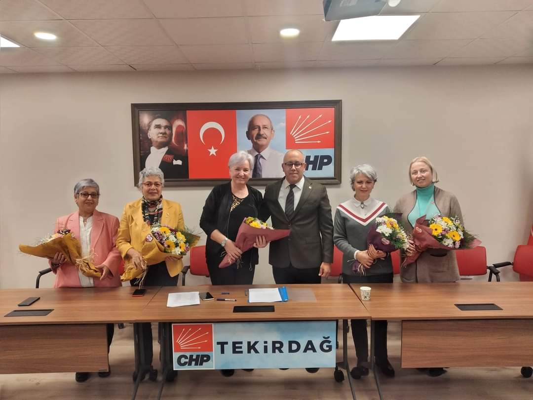 CHP İLÇEDE DEVİR TESLİM