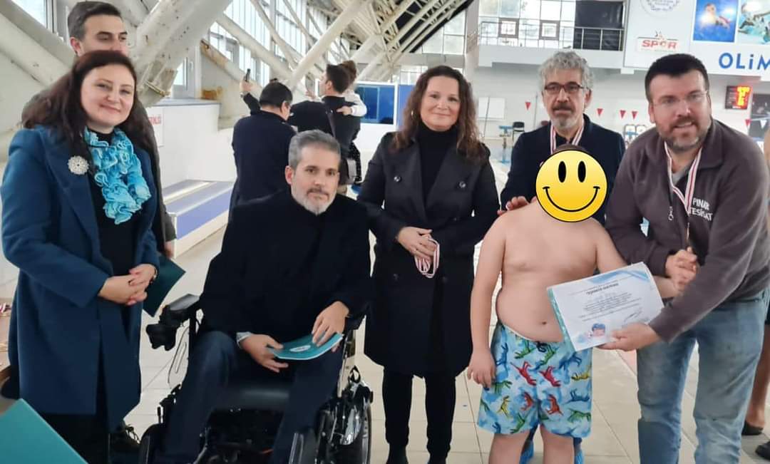 Özel Gereksinimli Çocuklar Yüzme Yarışması