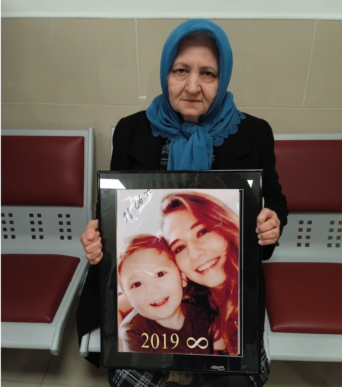 KIZI VE TORUNU HUNHARCA ÖLDÜRÜLEN ANNE FERYAT EDİYOR..