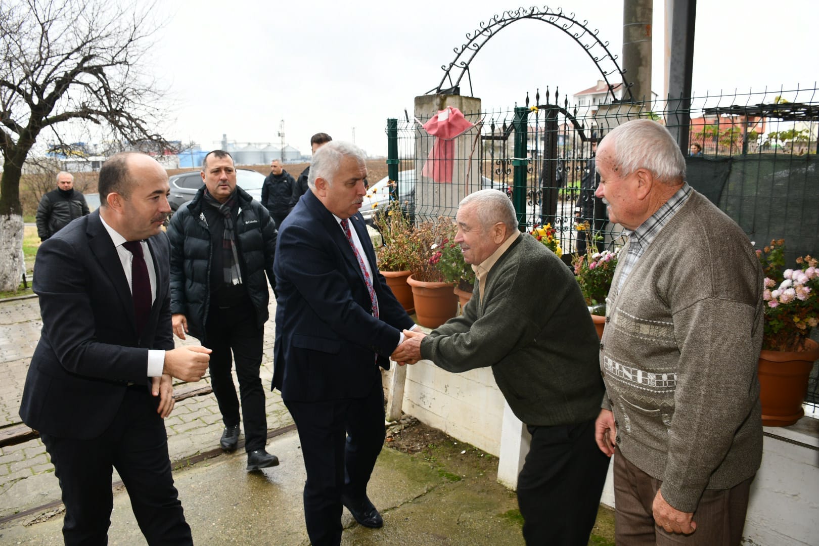 Vali Aziz Yıldırım Kıbrıs Gazisi Ahmet Arite’yi Ziyaret Etti