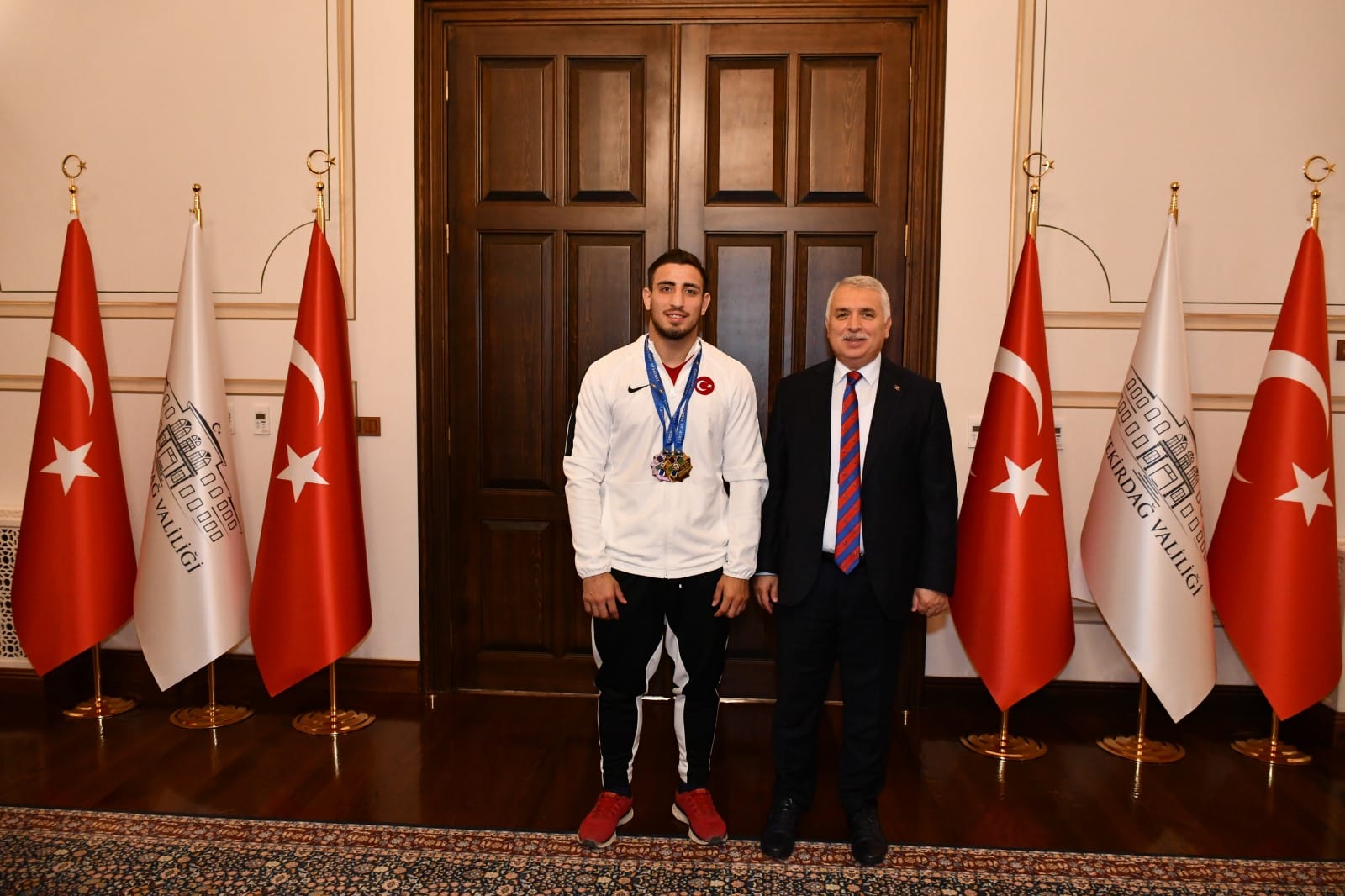 Vali Aziz Yıldırım Judo Müsabakasında Başarılı Olan Sporcuyu Makamında Kabul Etti