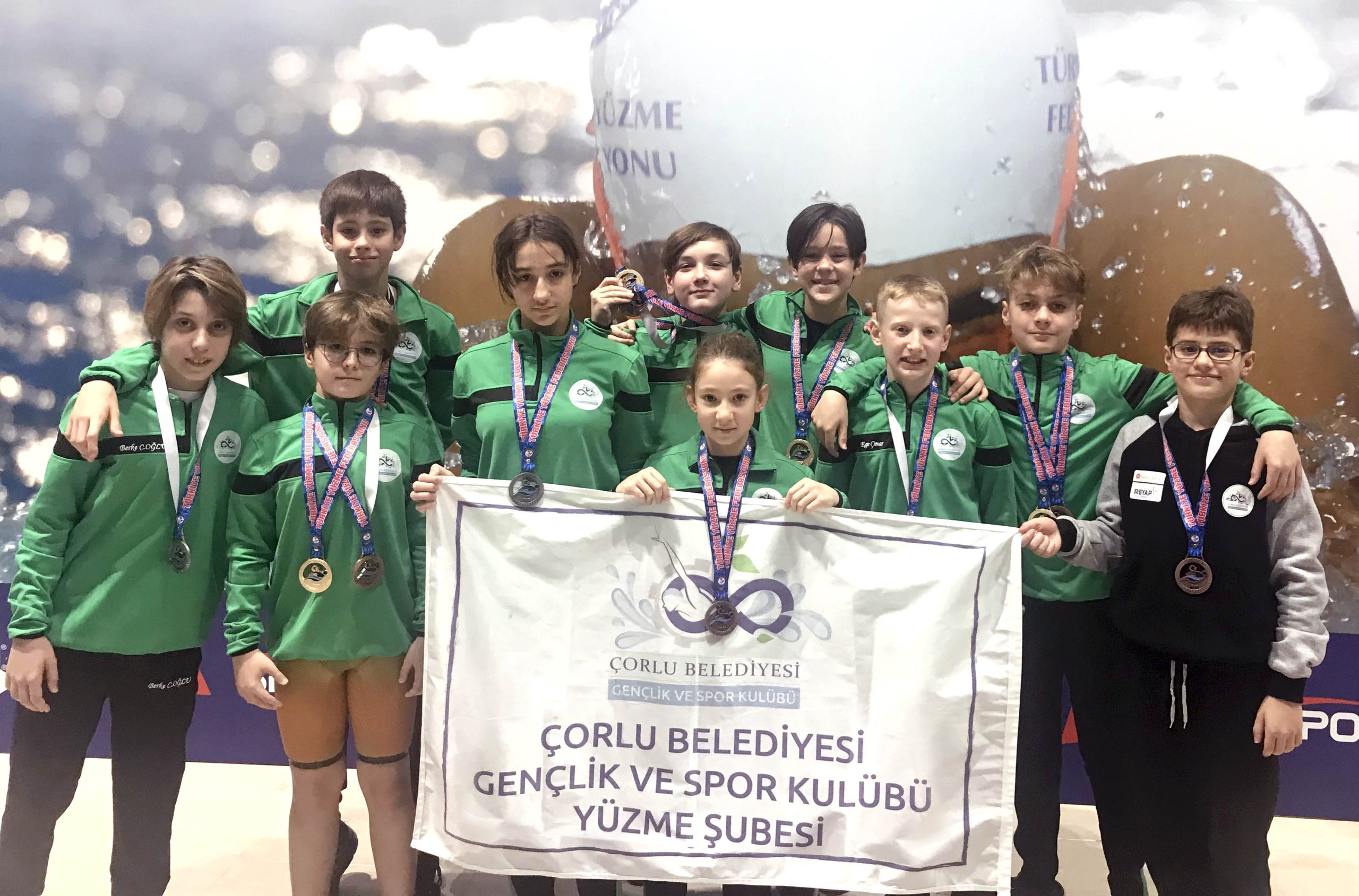 Yüzücülerimizden Büyük Başarı