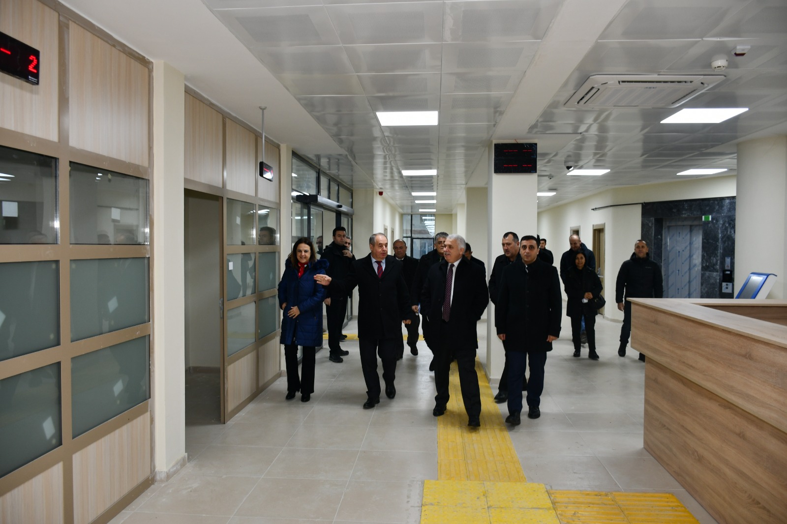 Vali Aziz Yıldırım, İŞKUR İl Müdürlüğü Binasında İncelemelerde Bulundu