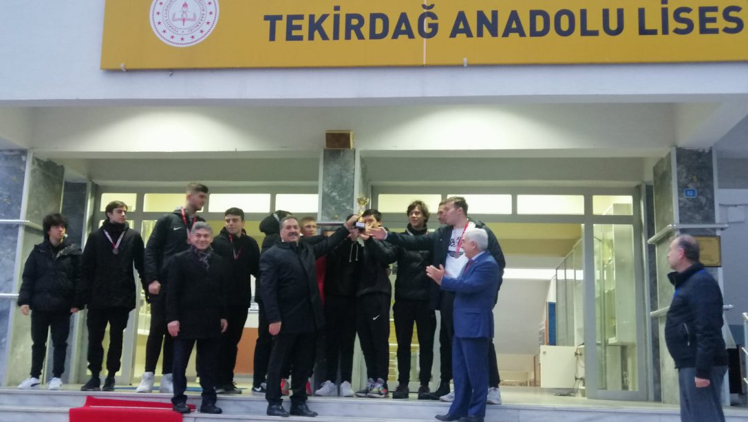 Tekirdağ Anadolu Lisesinde Bayrak Törenine Katıldı.