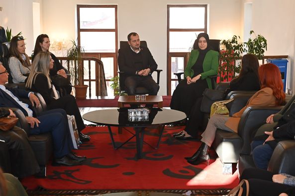 İskeçe Türk Birliği üyesi hanımları belediyesi ziyaret etti.