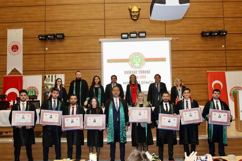 Avukatlık Ruhsatnamelerini takdim etti