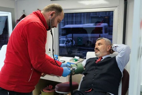 Ahmet Çetin: kan bağışına destek vererek bu hareketin bir parçası olmalıyız.