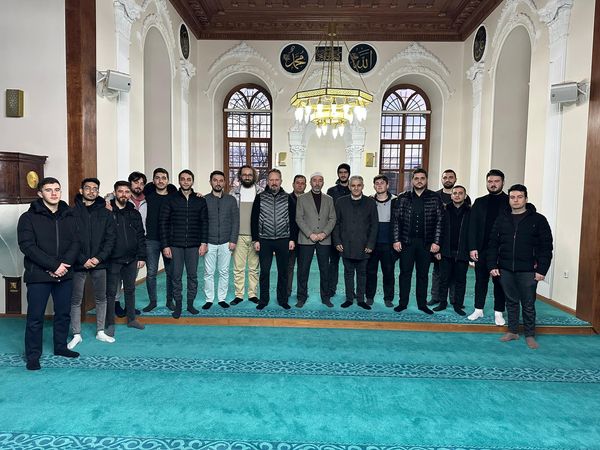 MESTAN ÖZCAN: İl Müftülüğümüzün programında sabah namazında buluştuk.