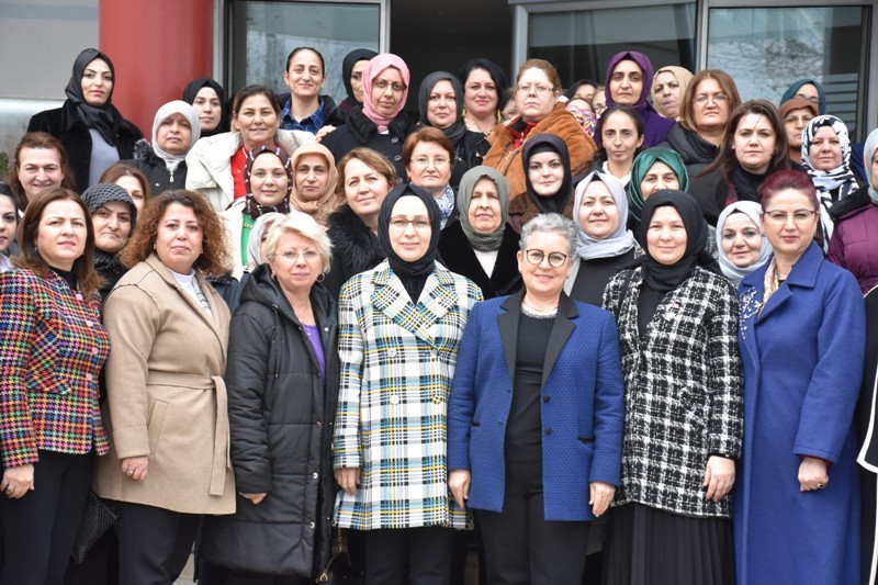 AK PARTİ KADIN KOLLARI SİYASET AKADEMİSİ TSO DA YAPILDI.