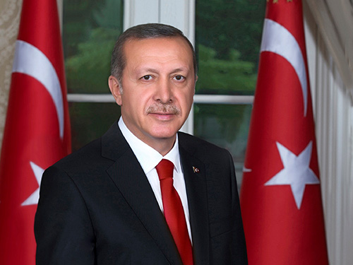 “2023’te milletimizin her bir ferdine ve tüm insanlığa barış, huzur, refah ve esenlik dolu bir yıl diliyorum”