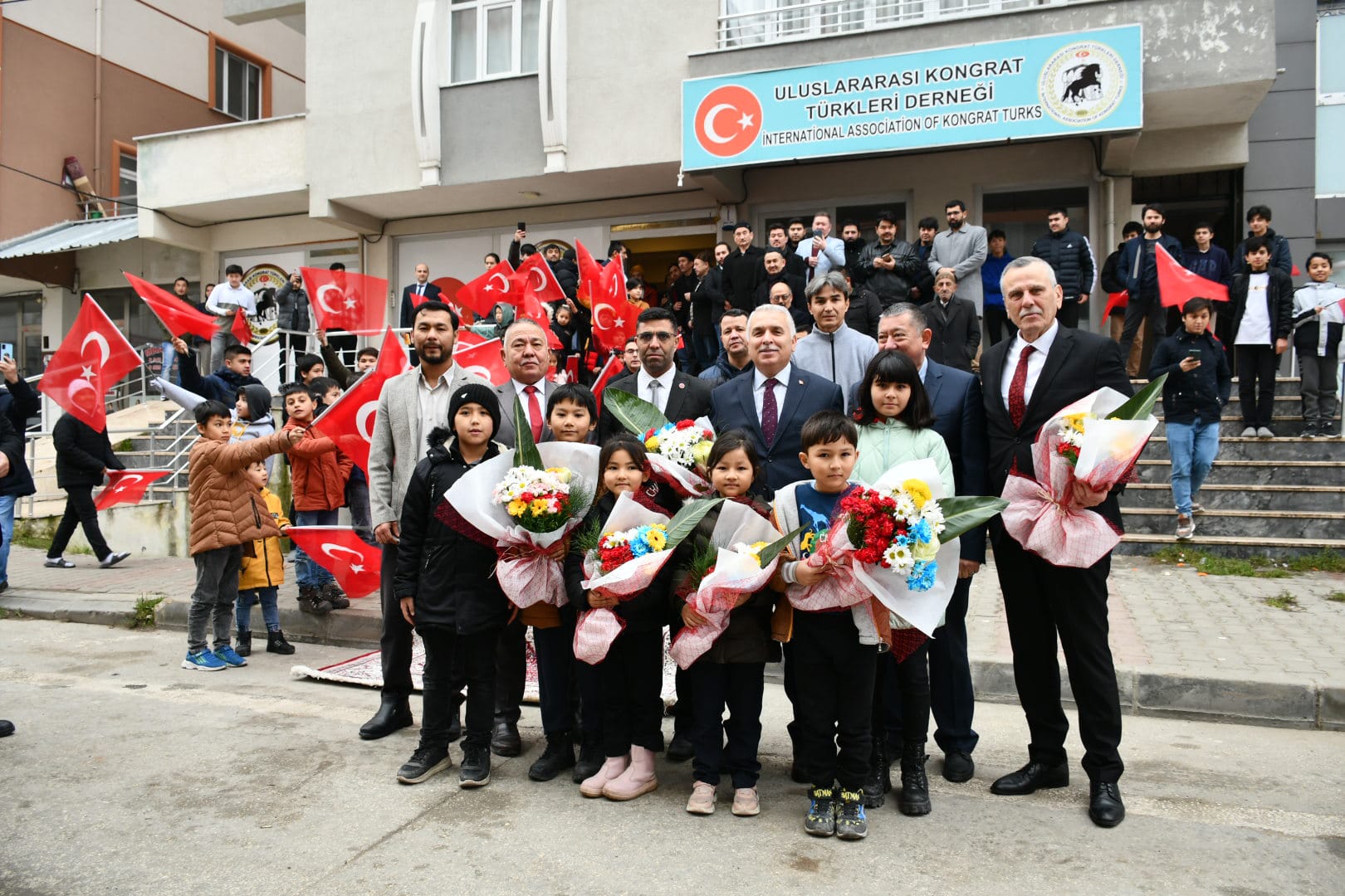 Vali Aziz Yıldırım Uluslararası Kongrat Türkleri Derneği’ni Ziyaret Etti