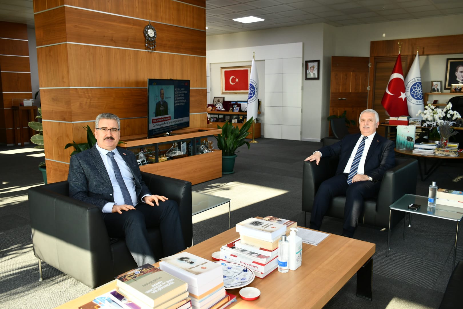 Vali Aziz Yıldırım Rektör Şahin’e İade-i Ziyarette Bulundu