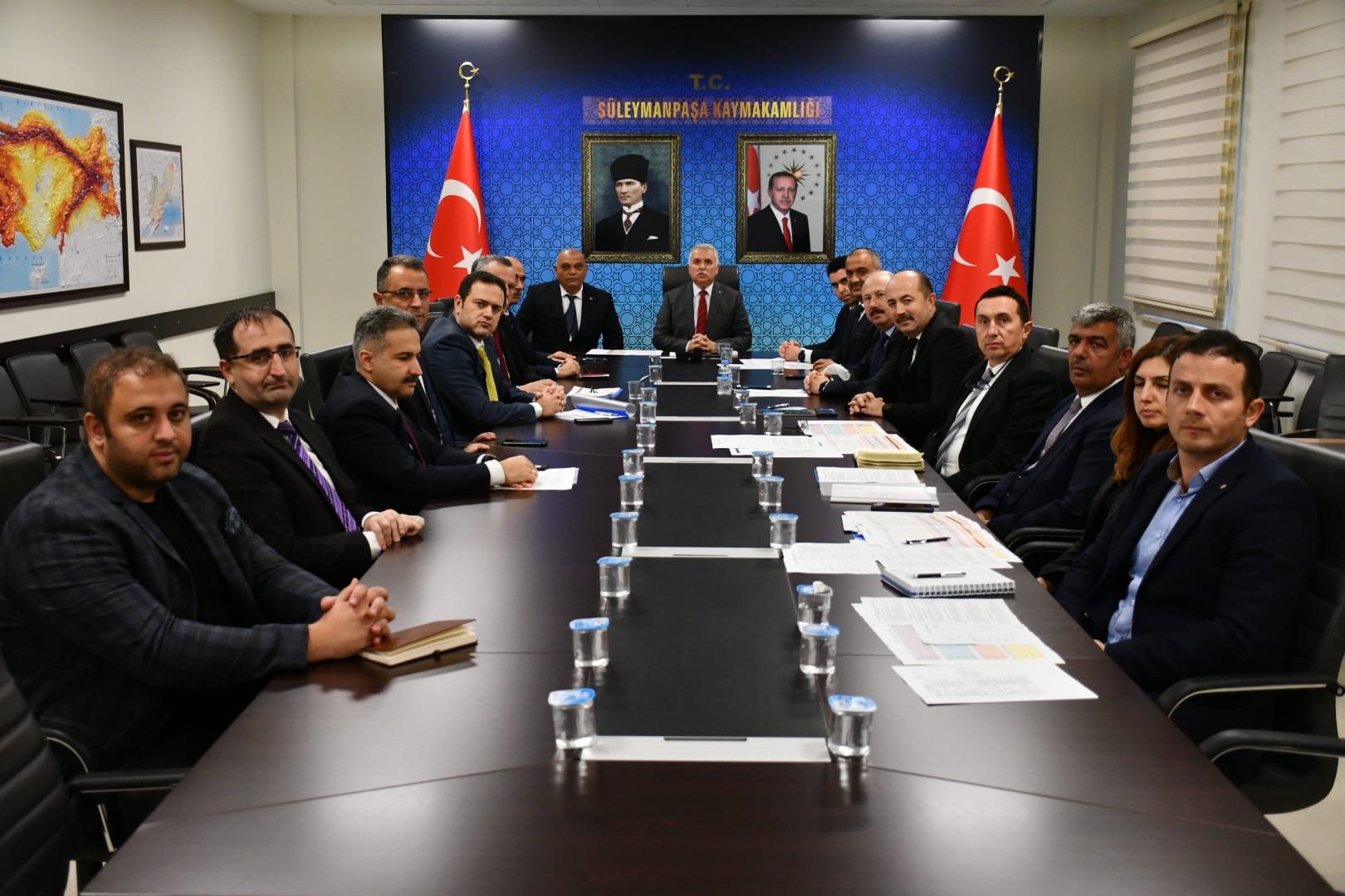 Milli Eğitim Yatırımlarını Değerlendirme Toplantısı Vali Aziz Yıldırım Başkanlığında Yapıldı