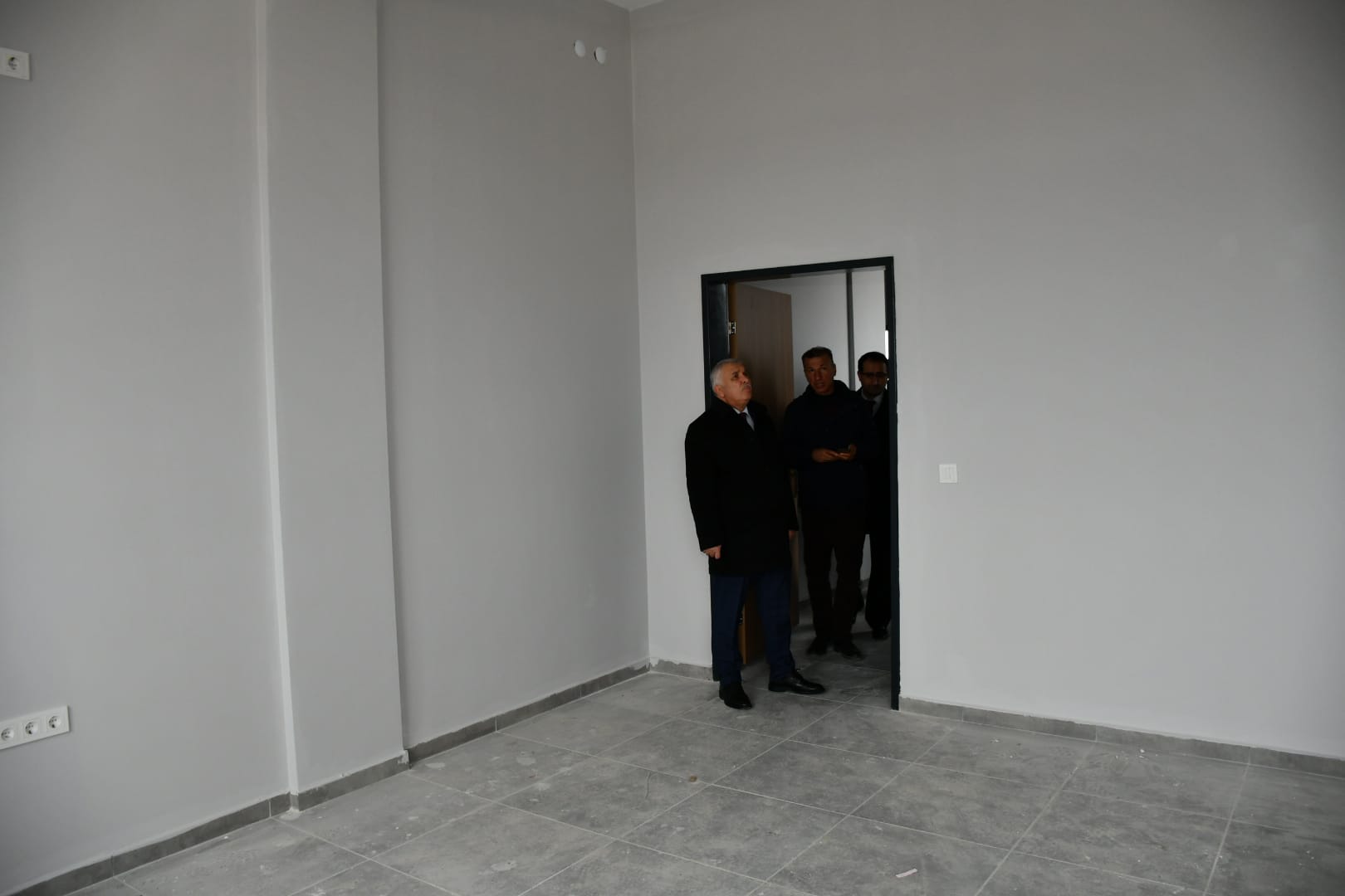 Vali Aziz Yıldırım Yapım Süreci Devam Eden Türk Metal Sendikası Pevrul Kavlak Mesleki Ve Teknik Anadolu Lisesi’ni Ziyaret Etti