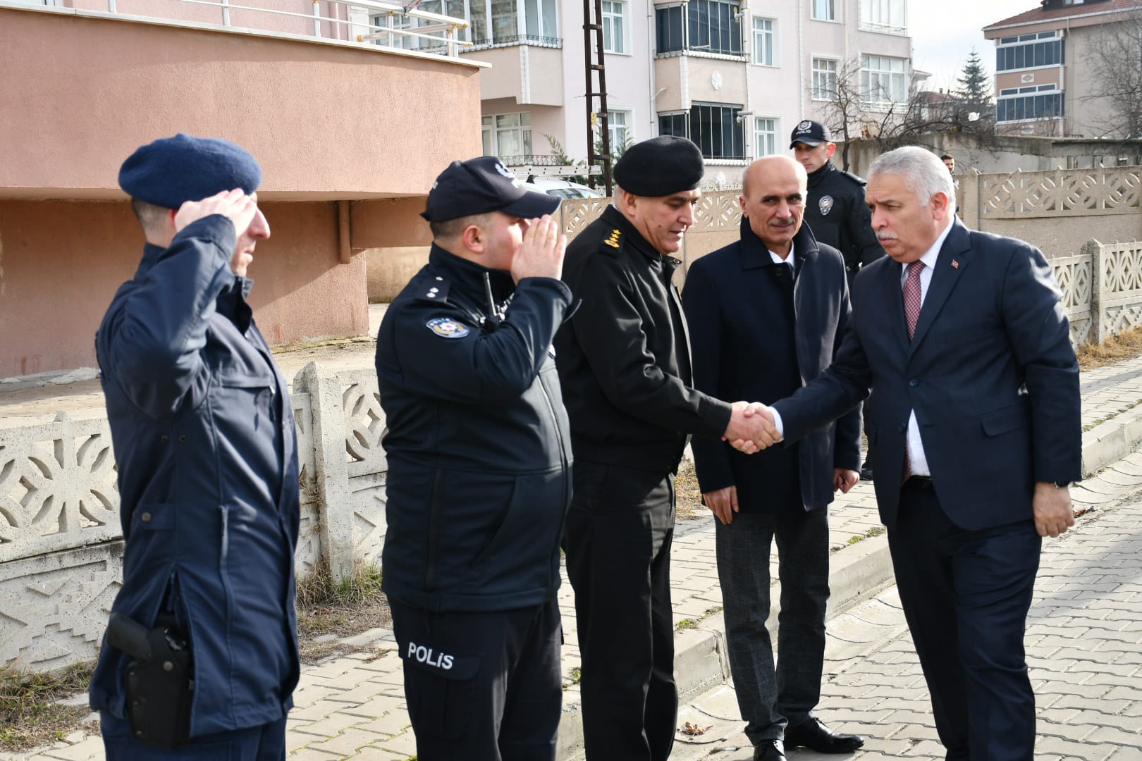 Vali Aziz Yıldırım Şehit Ailesini Ziyaret Etti
