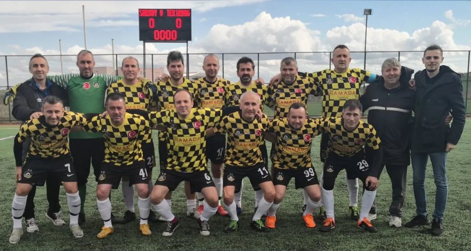Şarköyspor Veteran Takımı İle Oynadığı  Müsabakada Kazanan DOSTLUK Oldu