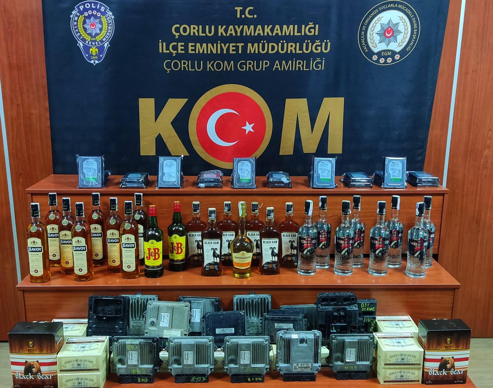 25 şişe 1 litrelik gümrük kaçağı alkollü içki