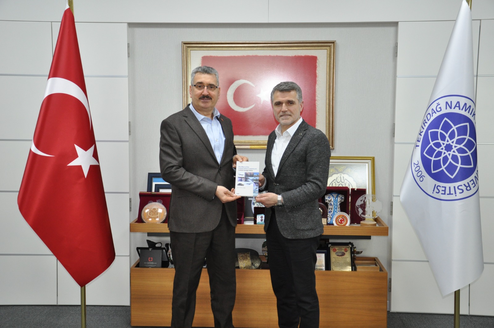 NKÜ Genel Sekreter V. Dr. Öğr. Üyesi Fatih TUNA’dan Kitap Takdimi