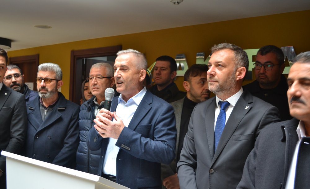 Ramazan Karadeniz, Aday adaylığı açıklamasını yoğun bir katılımla duyurdu.