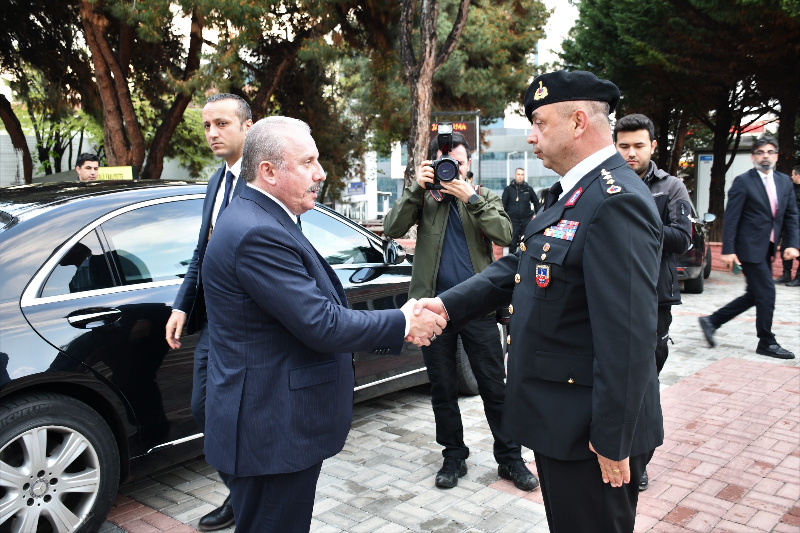 Prof. Dr. Mustafa Şentop ve Vali Vekilimiz Sayın Kaan Peker İl Jandarma Komutanlığı’nda Görevli Personelle Bayramlaştı