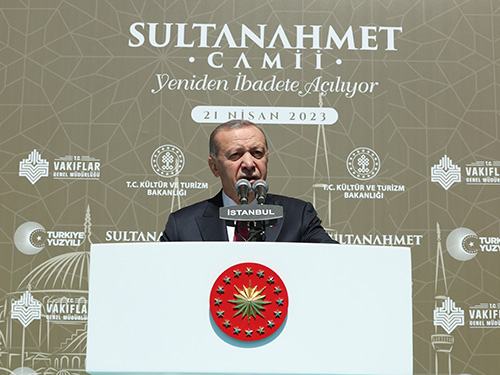 Cumhurbaşkanı Erdoğan, restorasyonu tamamlanan Sultanahmet Camii’nin açılışını yaptı