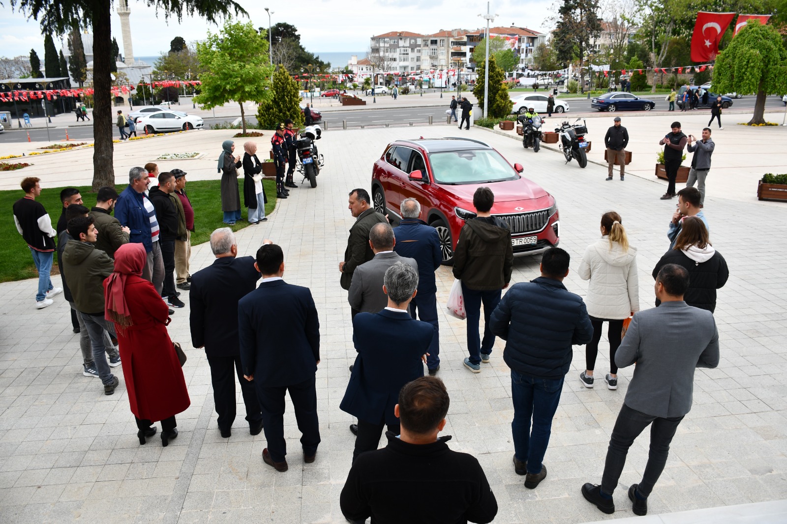 Vali Aziz Yıldırım Türkiye’nin Otomobili Togg’u Uğurladı