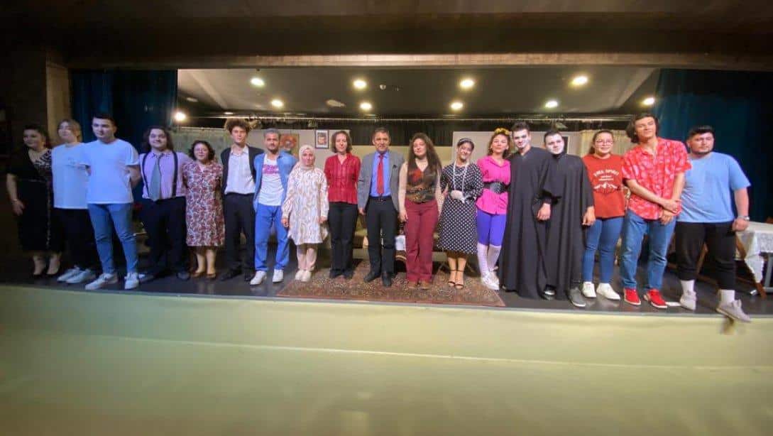 Tiyatro Festivali Devam Ediyor