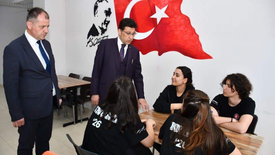 İl Milli Eğitim Müdürü Ersan Ulusan Süleymanpaşa da Güçlendirme Çalışmaları Tamamlanan Kadriye Nazif Gölge Anadolu Lisesini Ziyaret Etti