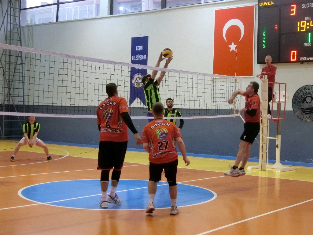 Trakya CUP Voleybol Turnuvasında yarı final tamamlandı. Sıra finalde