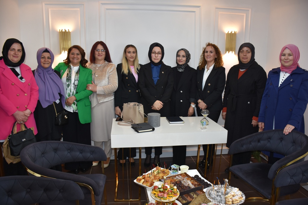 NAZENDE EXCLUSİ’DEN GELENEKSEL ANNELER GÜNÜ KUTLAMASI