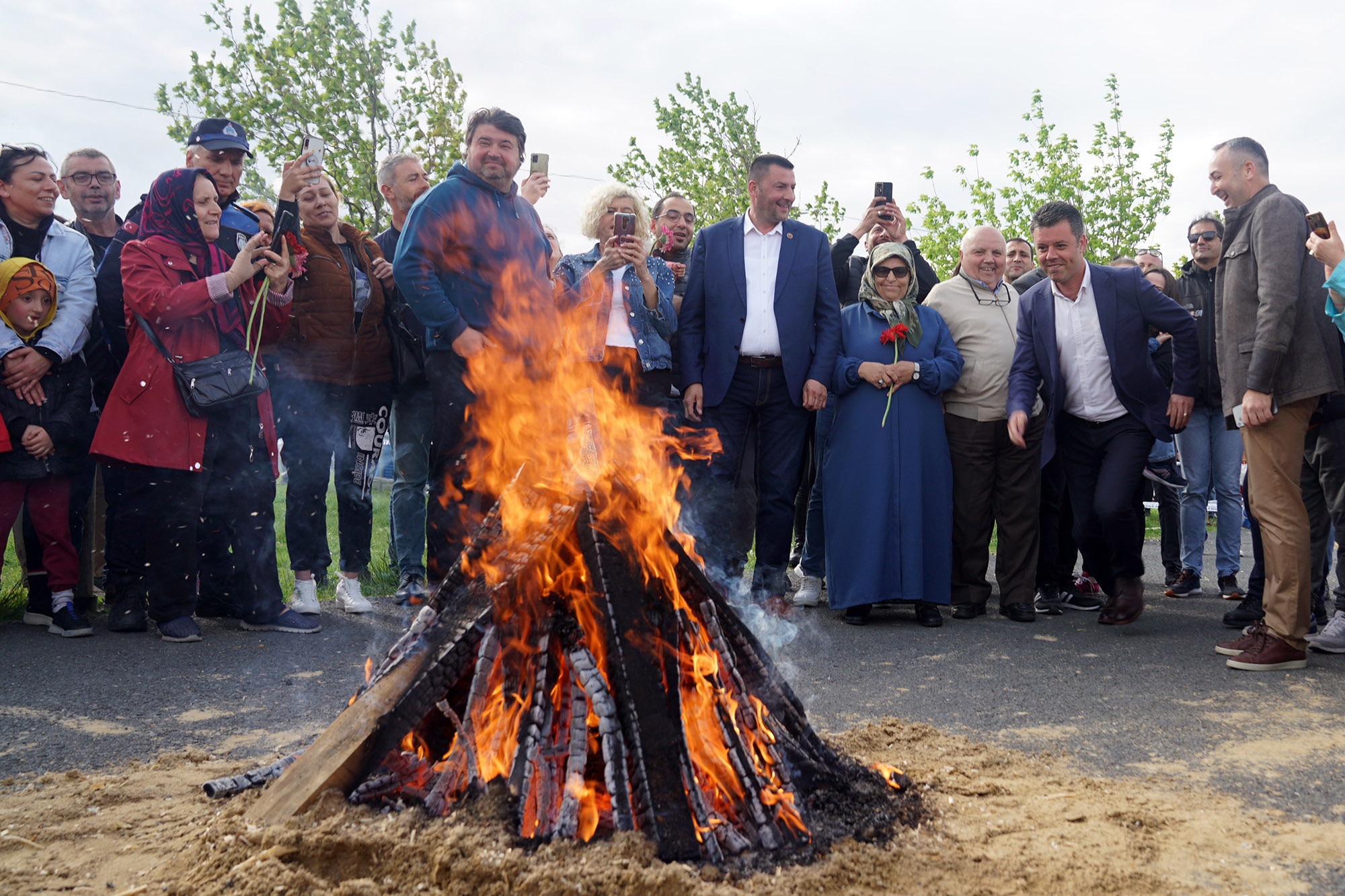 Temennilerle Ateşten Atladılar