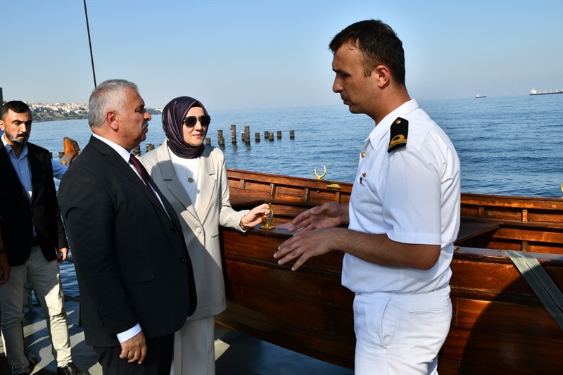 Vali Aziz Yıldırım ve eşi Güllühan Yıldırım TCG Nusret Deniz Müze Gemisi’ni Ziyaret Etti