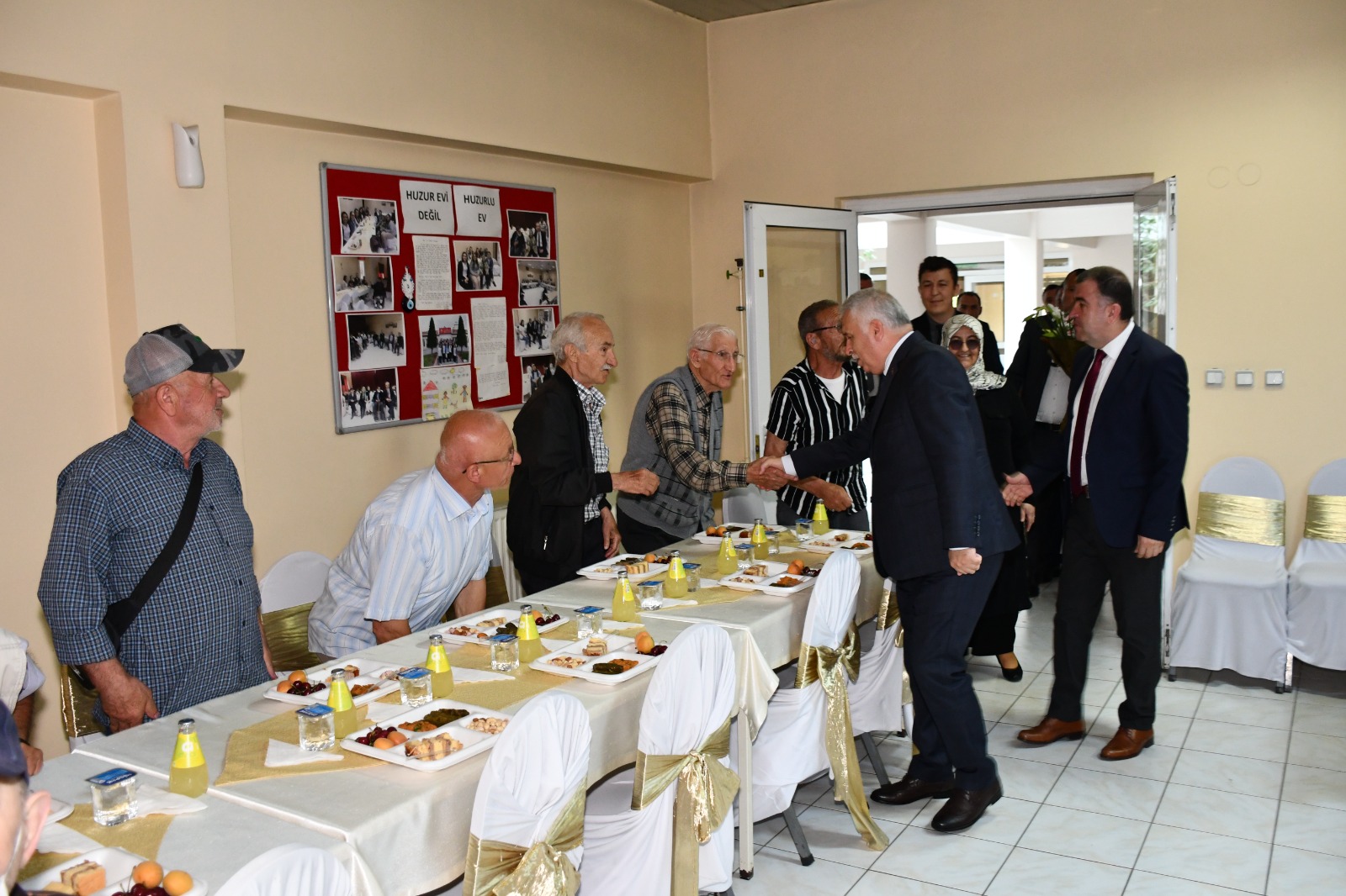 Vali Aziz Yıldırım’dan Babalar Günü Ziyareti