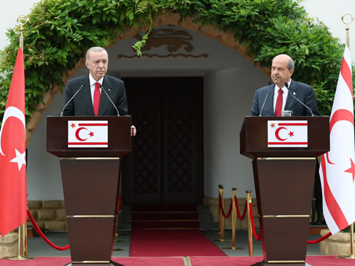 “Kıbrıs Türklerinin egemen eşitlikleri ve eşit uluslararası statülerinin teyidi, bizler için olmazsa olmazdır”