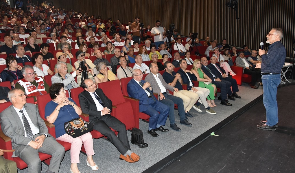 PROF. DR. NACİ GÖRÜR İLE `DEPREM BİLİNCİ’ KONFERANSI BÜYÜK İLGİ GÖRDÜ