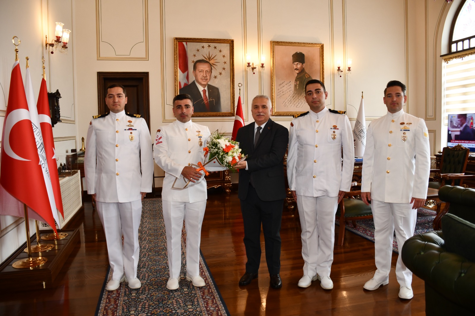 Sahil Güvenlik Komutanlığının Kuruluş Yıl Dönümünde Vali Aziz Yıldırım’a Ziyaret
