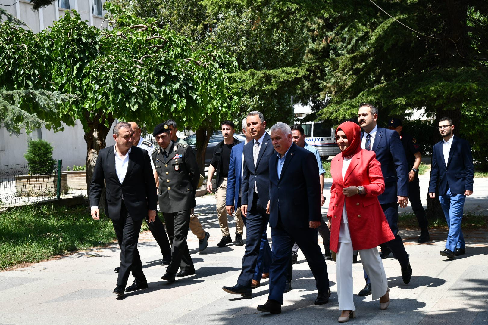 Vali Aziz Yıldırım ve eşi Güllühan Yıldırım Vatandaşlarla Bayramlaştı