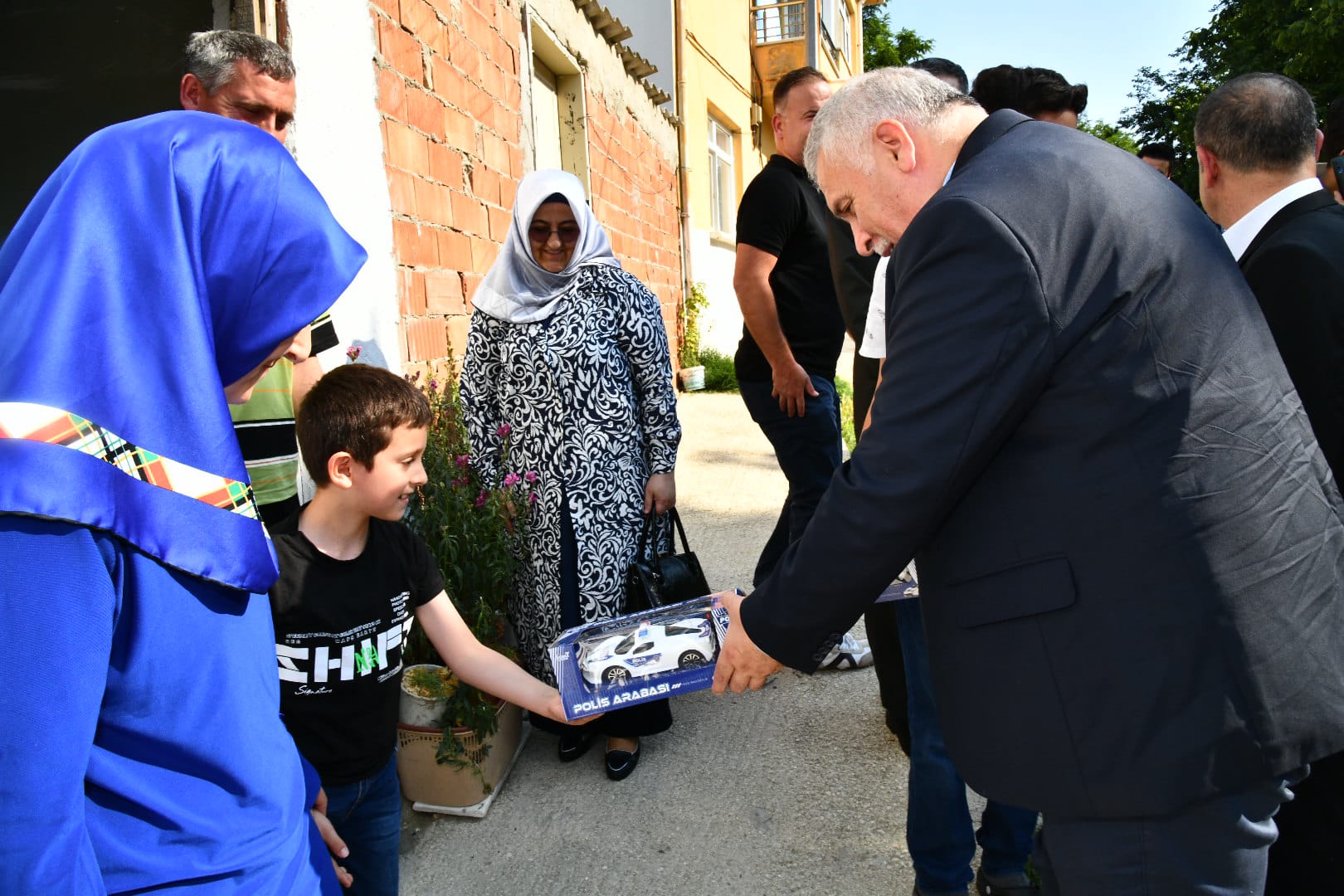 Vali Aziz Yıldırım Şehit Ailesinin Bayramını Kutladı