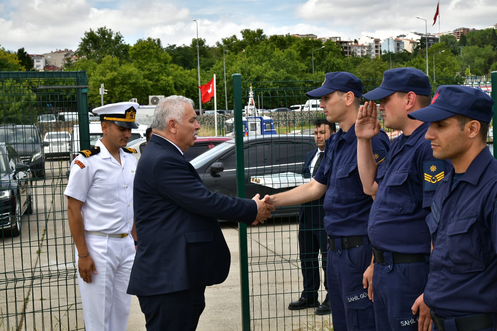 Vali Aziz Yıldırım Süleymanpaşa Sahil Güvenlik Komutanlığı Personeli ile Bayramlaştı