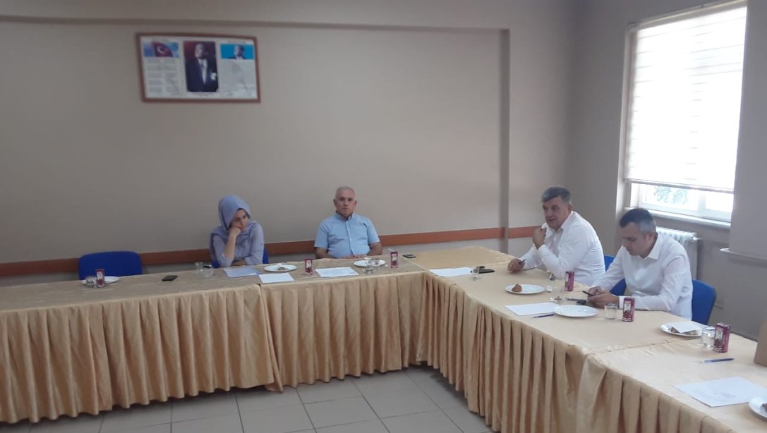 Melek TEMEL’in Başkanlığında, “İlçe Hayat Boyu Öğrenme Komisyonu Toplantısı” Düzenlendi.