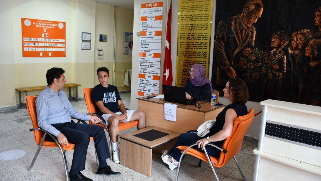 Ersan Ulusan YKS Tercih Danışmanlığı Birimlerini Ziyaret Etti