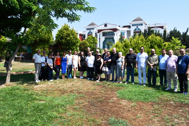DOĞA KOLEJİ KAMPÜS BAHÇESİNDE BASINA KAHVALTI