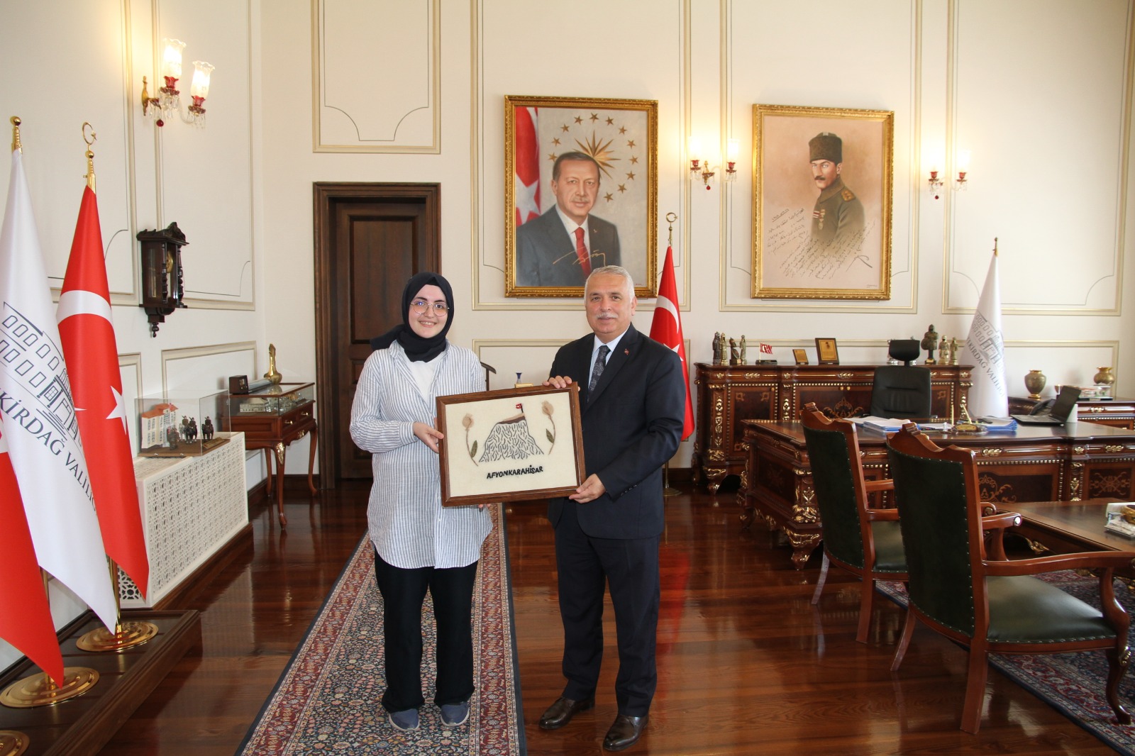 Afyonkarahisar’dan Gelen Öğrenciler Vali Aziz Yıldırım’ı Ziyaret Etti