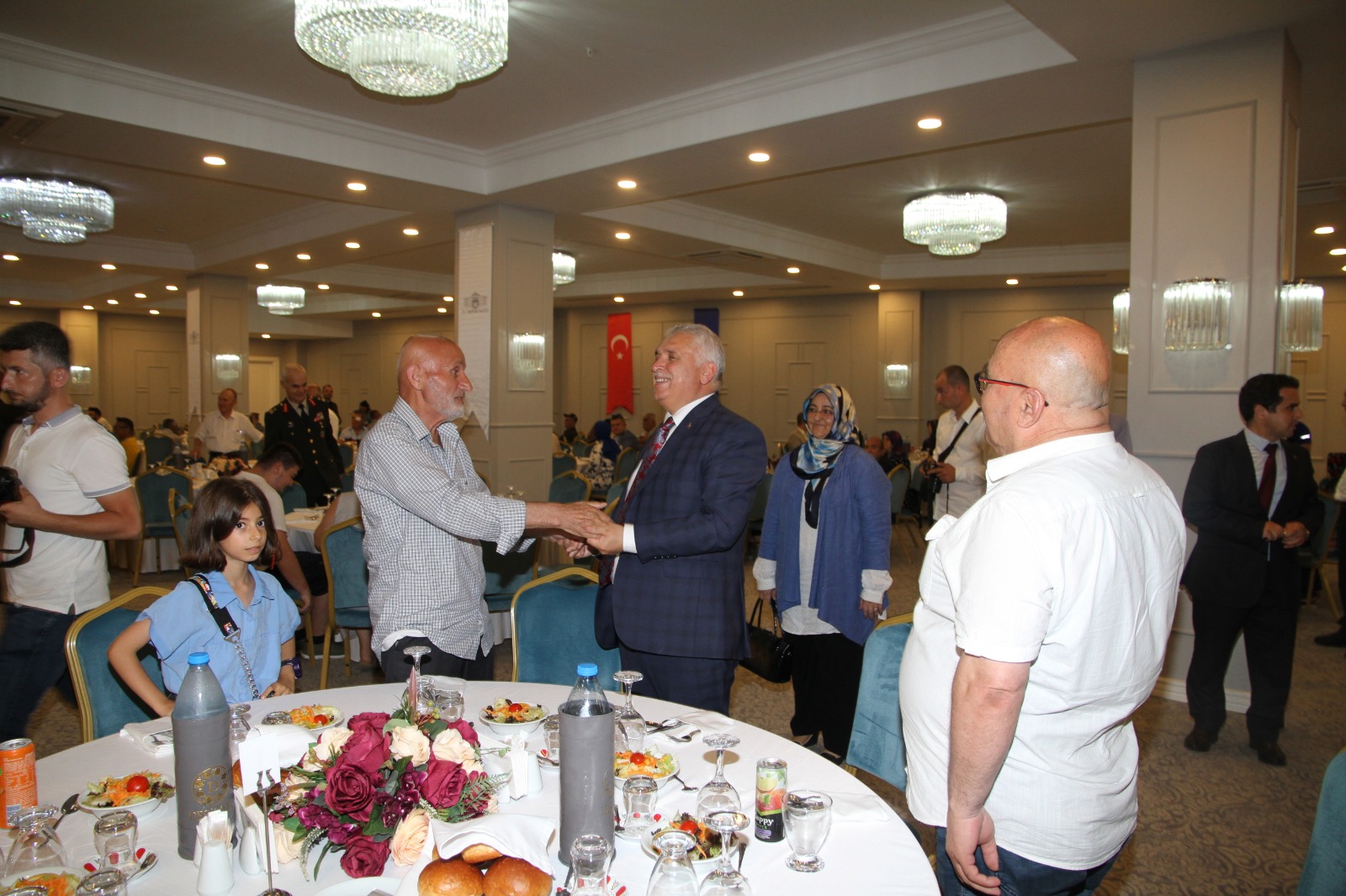 Şehit Aileleri ve Gaziler Onuruna Yemek Programı Düzenlendi