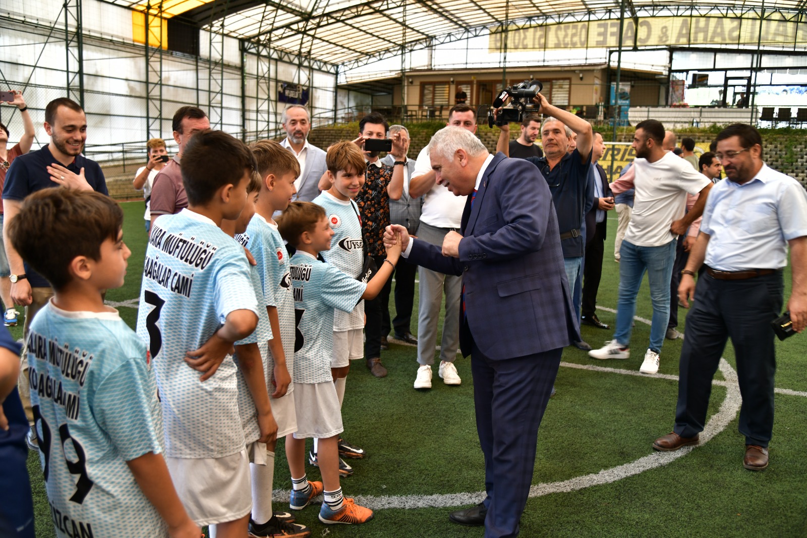 Vali Aziz Yıldırım 2023 Yılı Yaz Kuran Kursları Futbol Turnuvası’na Katılan Öğrencilere Madalya ve Kupalarını Taktim Etti