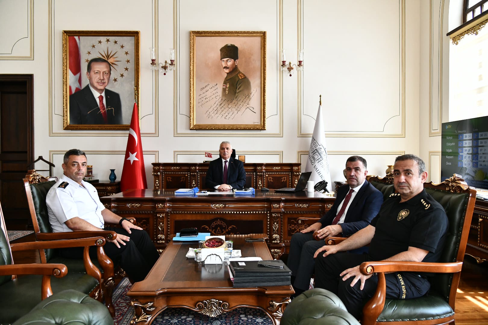 Bayburt Valisi Mustafa Eldivan Vali Aziz Yıldırım’a Veda Ziyaretinde Bulundu