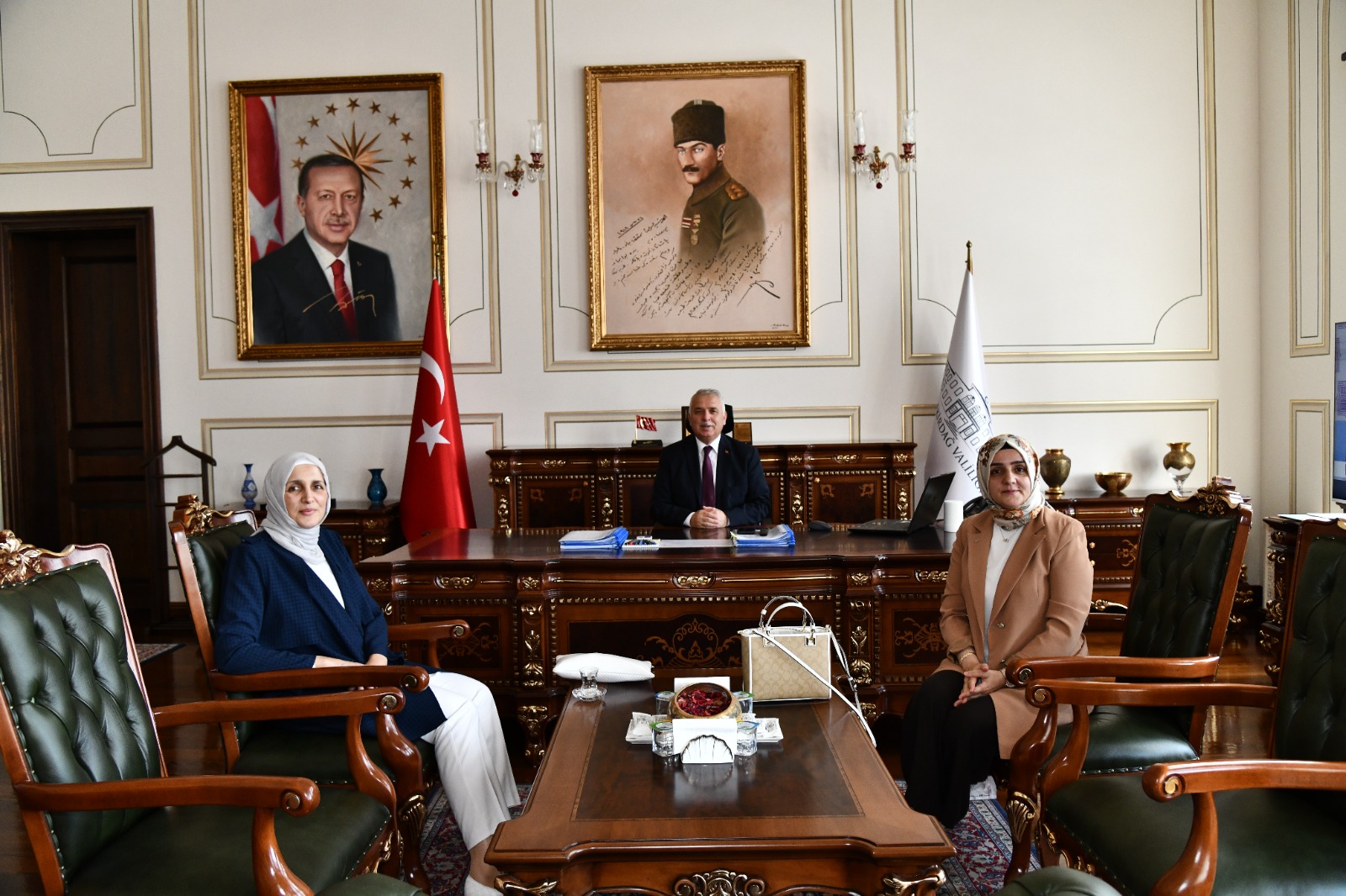 26. Dönem Milletvekili Ayşe Doğan Vali Aziz Yıldırım ve Eşi Güllühan Yıldırım’a Veda Ziyaretinde Bulundu